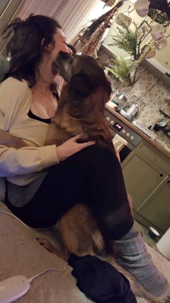 Când Câinele Tău Intră în Panică: Adevărul Șocant Despre Atacurile de Anxietate Canină și Ce Simți Tu Nu e Întâmplător!